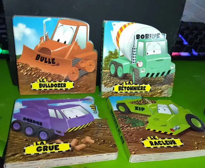 LIVRE Lot de 4 livres histoires pour enfants véhicules de chantiers série 2